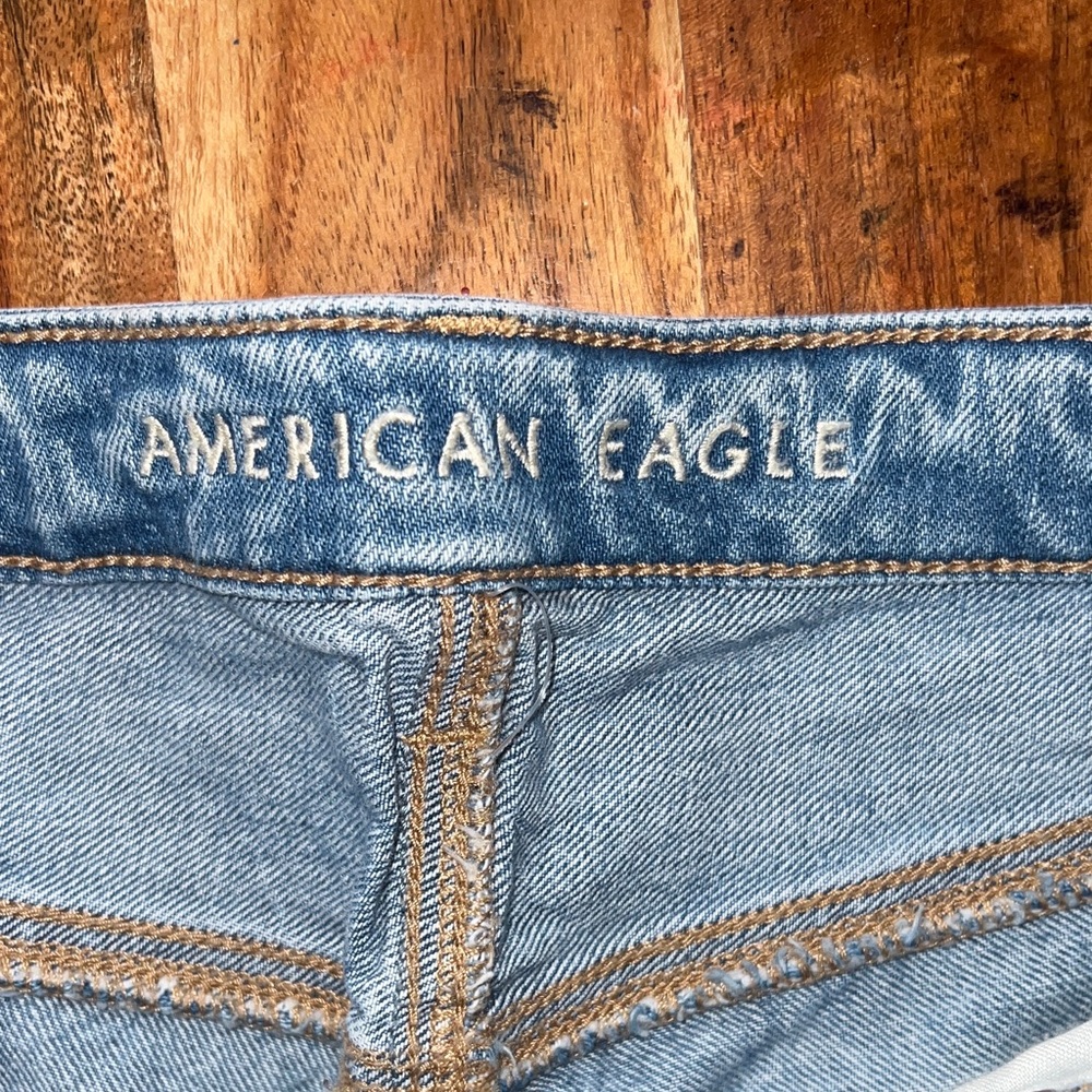 American Eagle Outfitters Light Blue Distressed Boyfriend Jeans - Picture 4 of 7